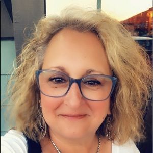 Meet your Posher, Adrienne